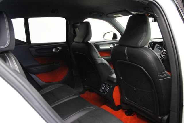 Used 2019 Volvo XC40 T4 R-Design FWD image 25