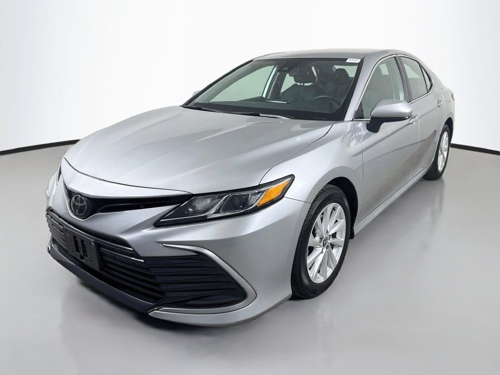 Used 2022 Toyota Camry LE AWD/4WD image 4