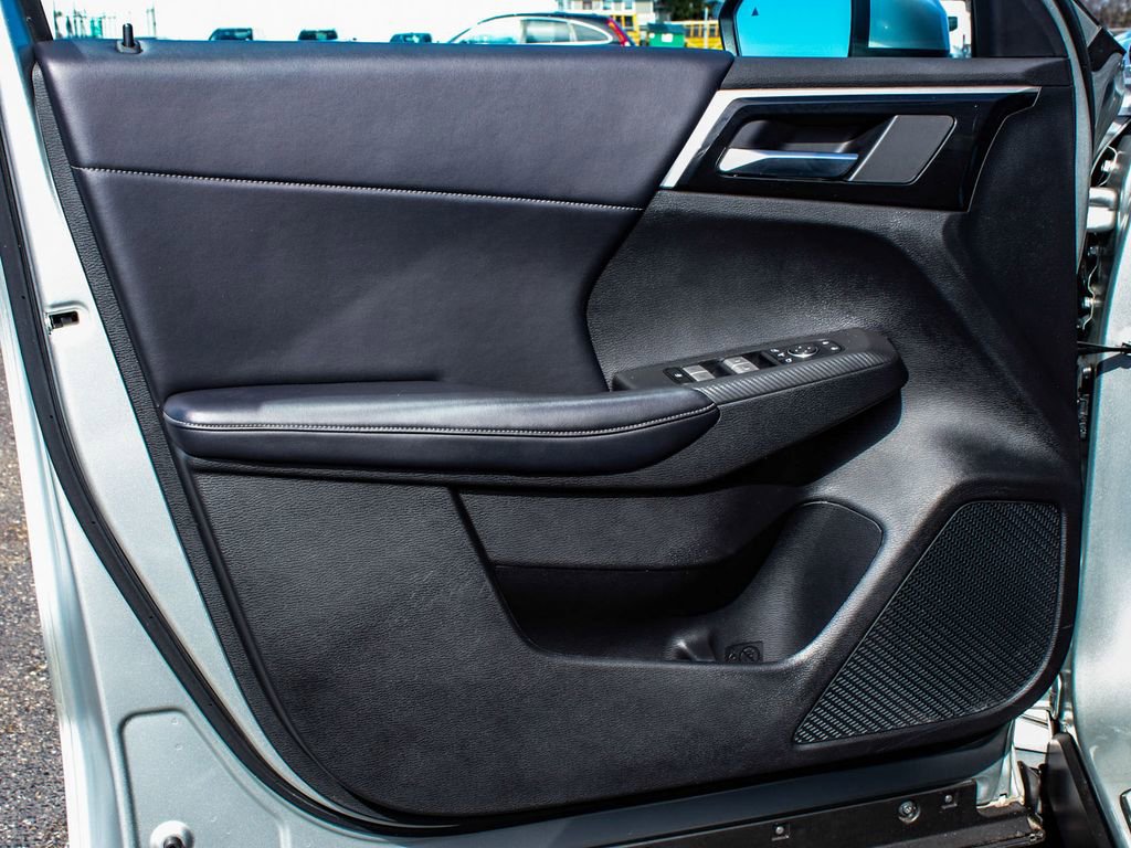 Used 2024 Mitsubishi Outlander SE image 8