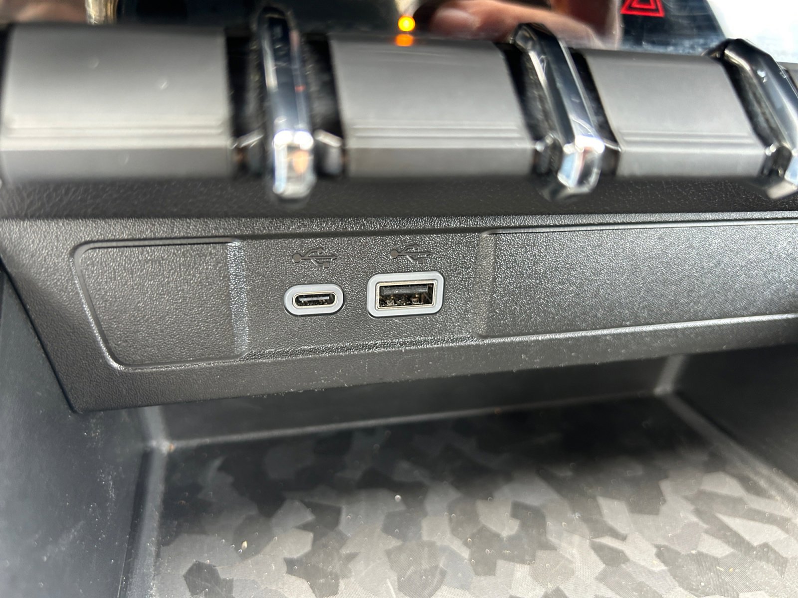 Used 2024 GMC Canyon Elevation w/ Elevation Premium Package image 18