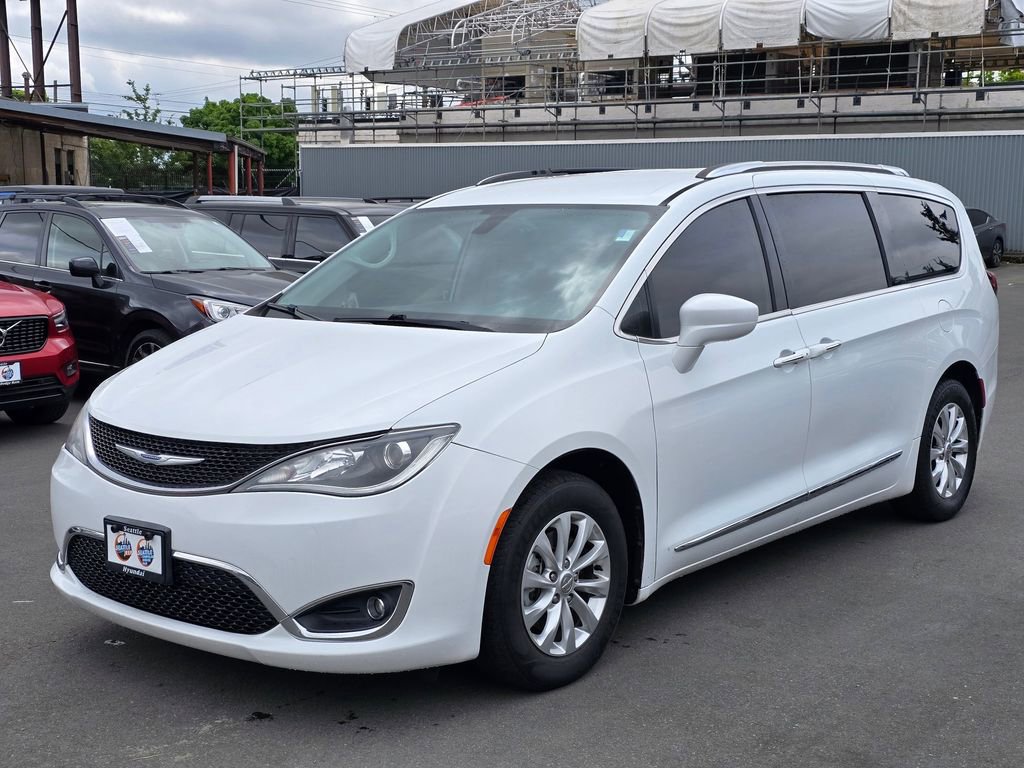 Used 2020 Chrysler Pacifica Touring-L FWD image 5