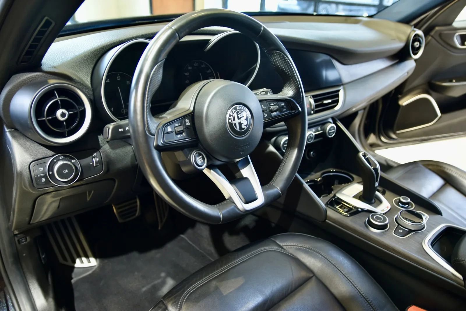 Used 2022 Alfa Romeo Giulia Ti image 11
