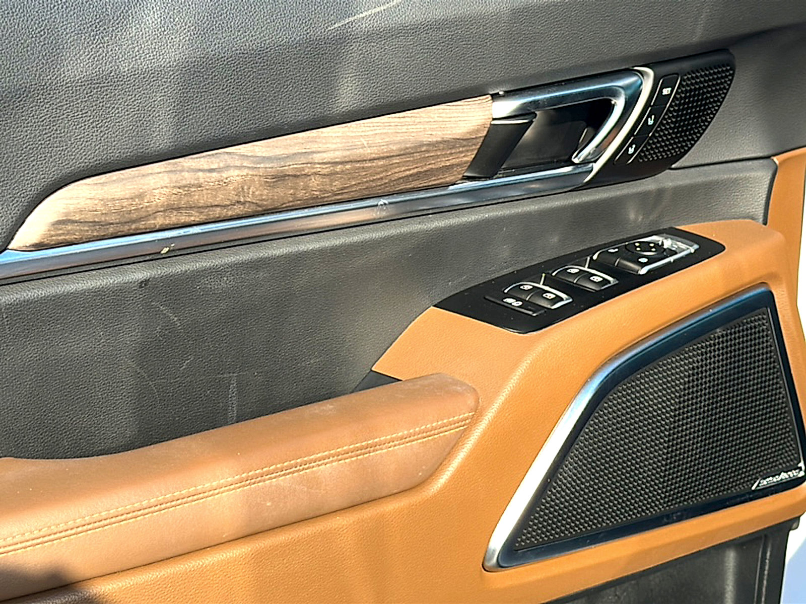 Used 2022 Kia Telluride SX w/ SX Prestige Package image 16