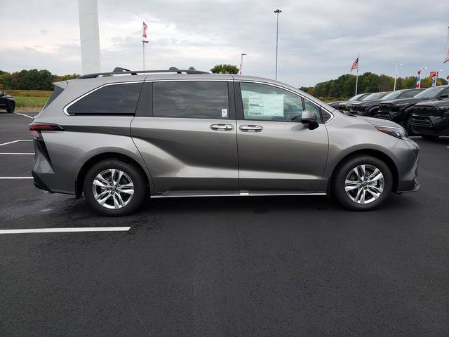 New 2026 Toyota Sienna XLE AWD/4WD image 4