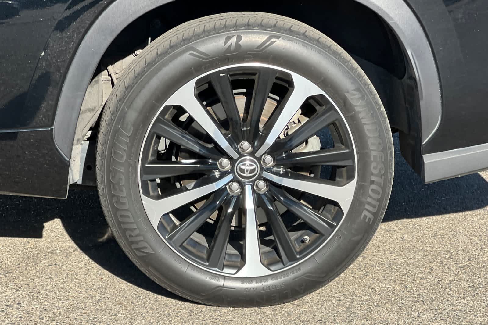 Used 2021 Toyota Highlander XSE FWD image 25