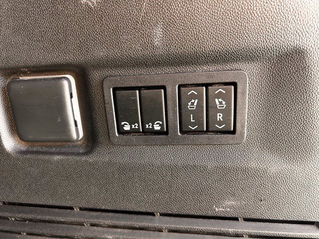 Used 2023 GMC Yukon XL Denali AWD/4WD image 20
