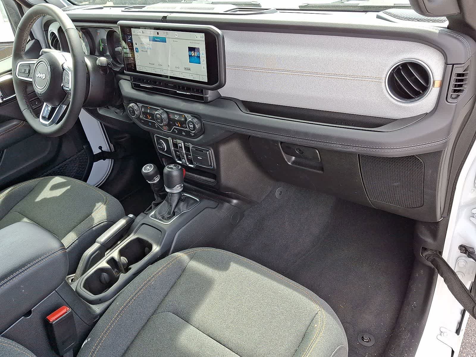 Used 2025 Jeep Wrangler Unlimited Sahara w/ Safety Group AWD/4WD image 33