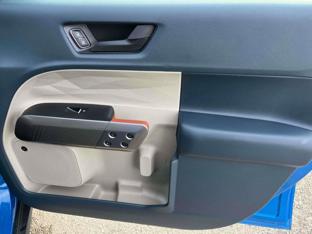 Used 2025 Ford Maverick Lariat image 9