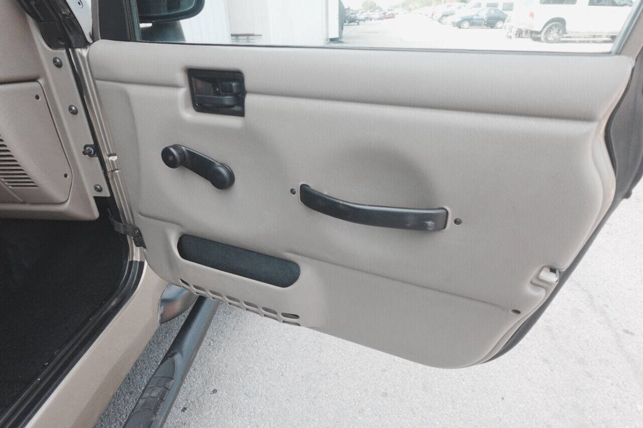 Used 2003 Jeep Wrangler X image 20