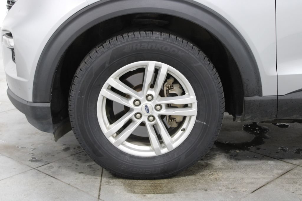 Used 2022 Ford Explorer XLT w/ Equipment Group 202A AWD/4WD image 17