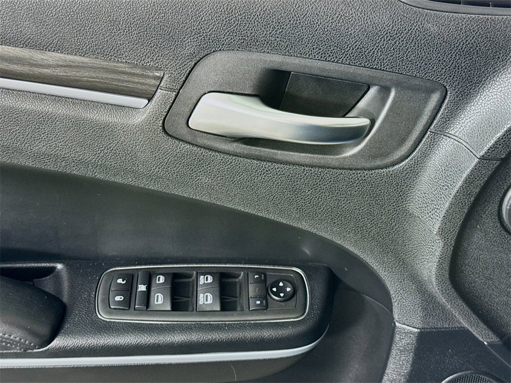 Used 2021 Chrysler 300 Touring w/ Sport Appearance Package image 22