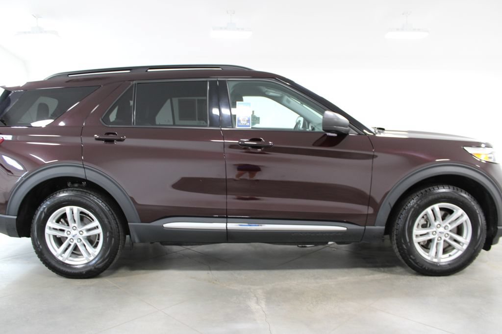 Used 2023 Ford Explorer XLT w/ Equipment Group 202A AWD/4WD image 13