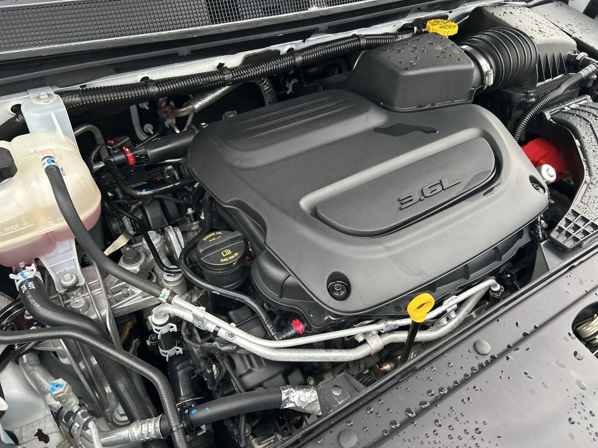 Used 2025 Chrysler Pacifica Select FWD image 42