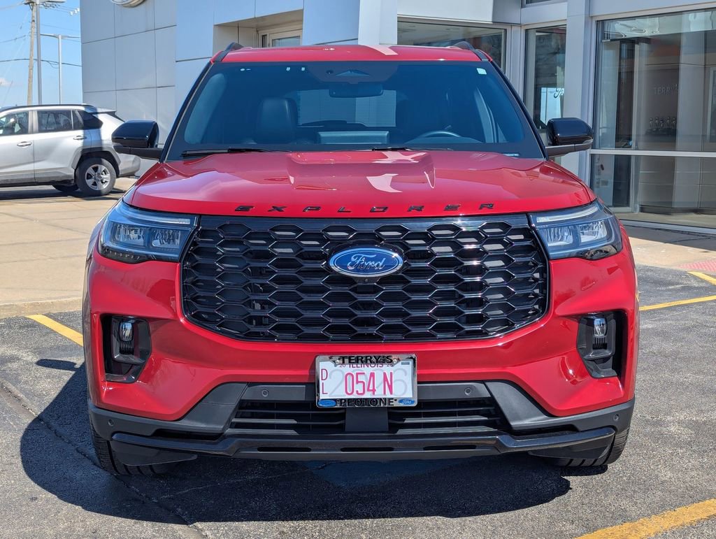 Used 2025 Ford Explorer ST-Line w/ Premium Package image 8