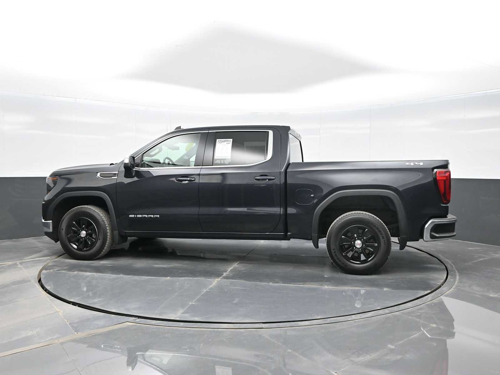 Used 2024 GMC Sierra 1500 SLE AWD/4WD image 5
