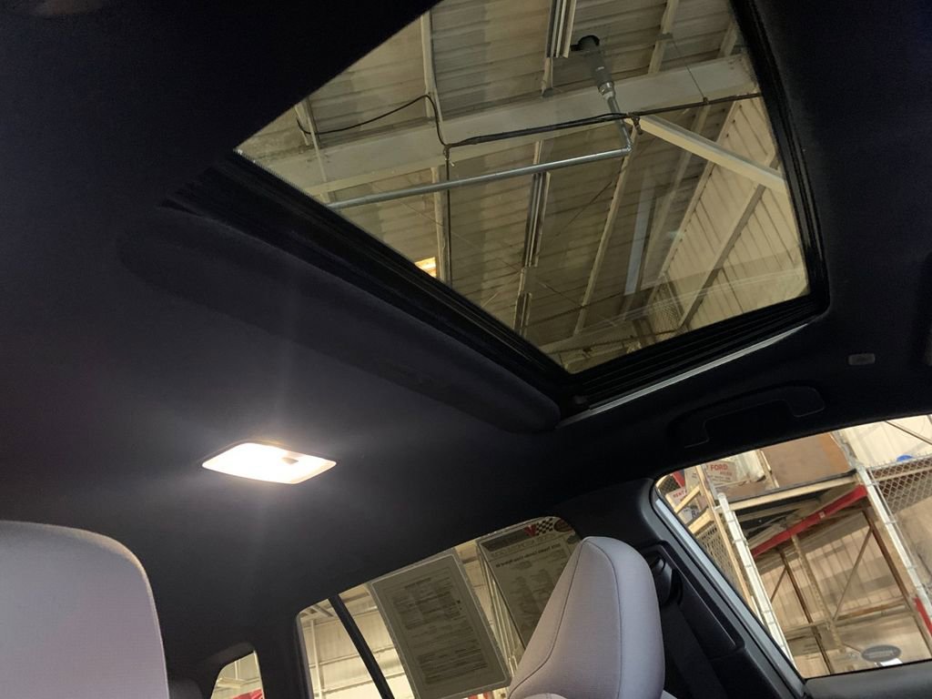 Used 2025 Toyota Corolla Cross AWD Hybrid w/ Moonroof Package image 18