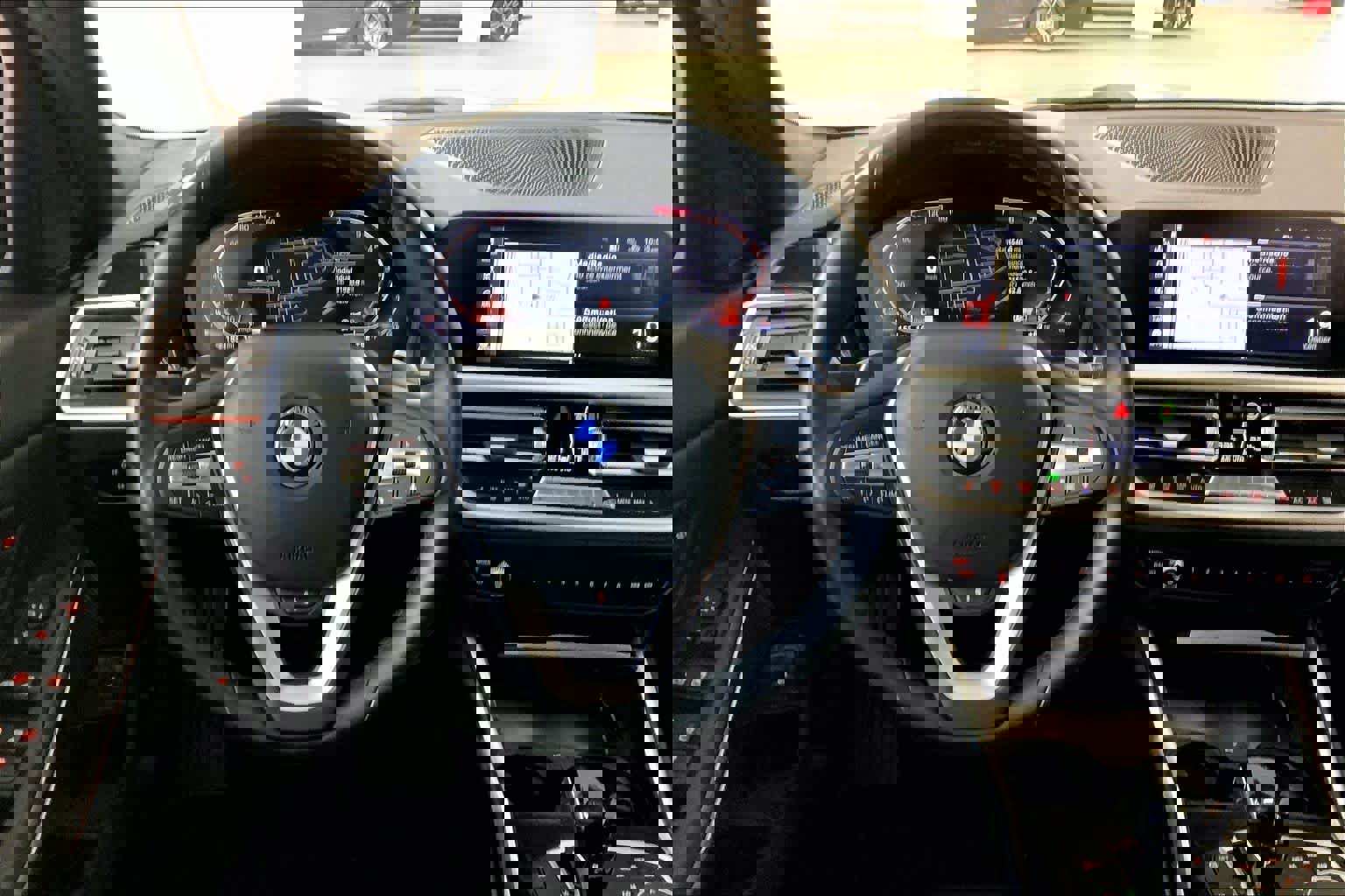 Used 2019 BMW 330i xDrive Sedan w/ Convenience Package image 5