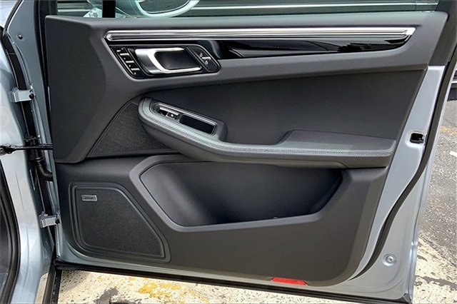 New 2025 Porsche Macan image 29