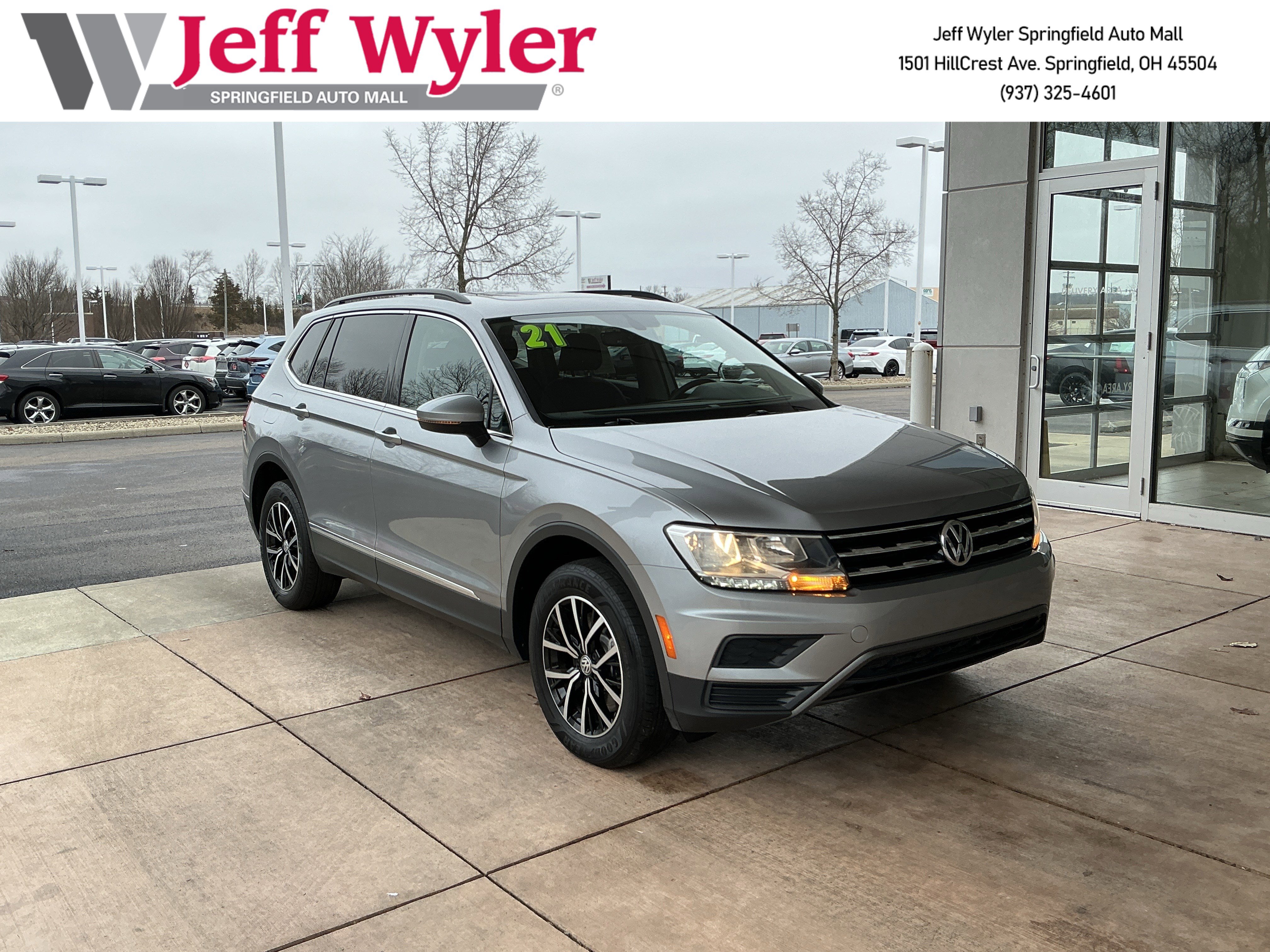 Used 2021 Volkswagen Tiguan SE w/ Panoramic Sunroof Package image 1