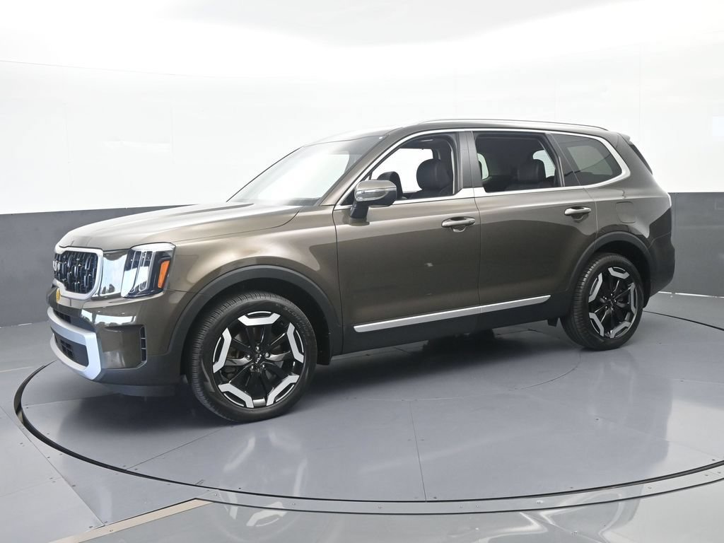 Used 2025 Kia Telluride EX w/ EX Captain's Chair Package FWD image 2