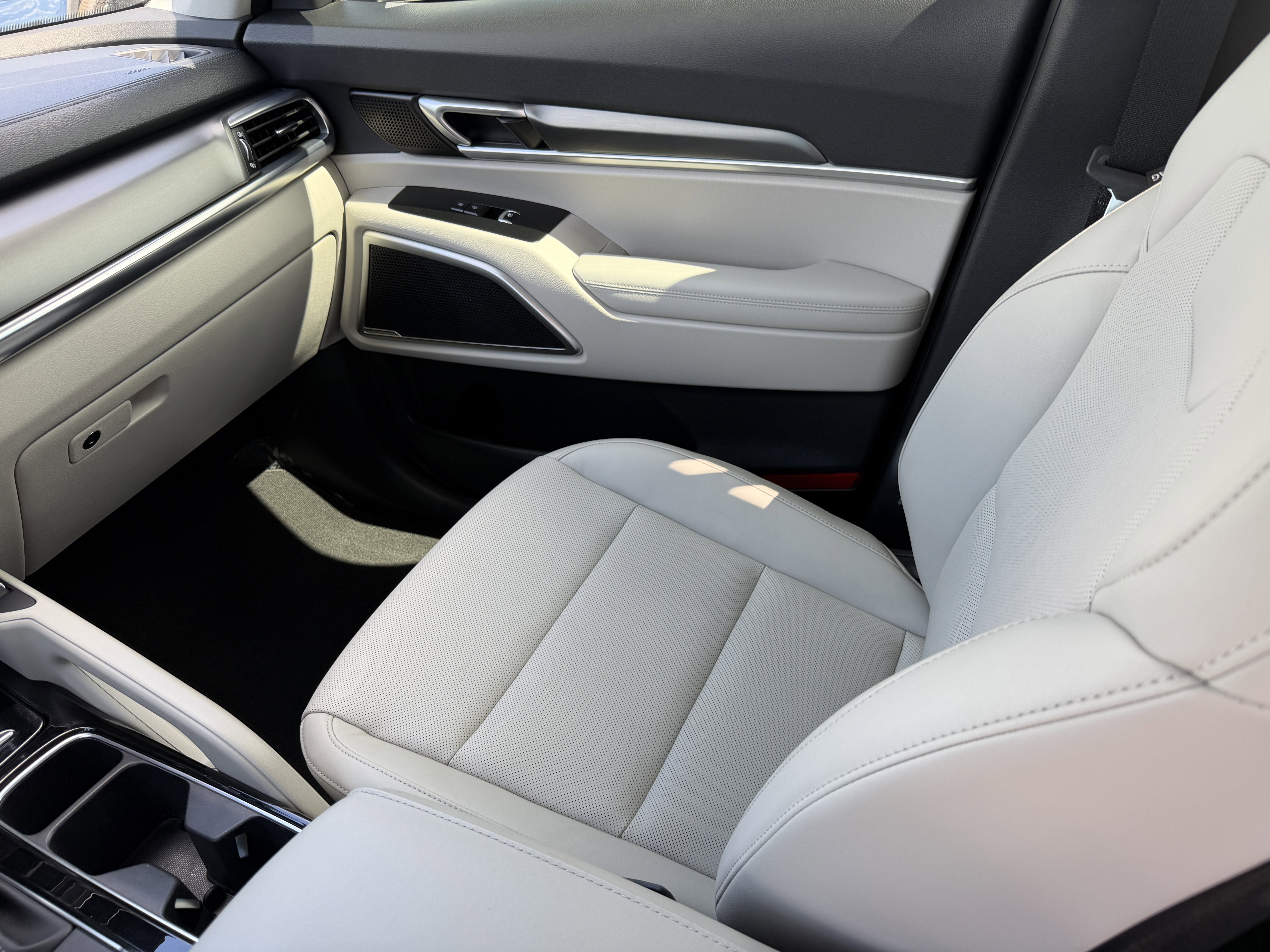 Used 2022 Kia Telluride S image 16