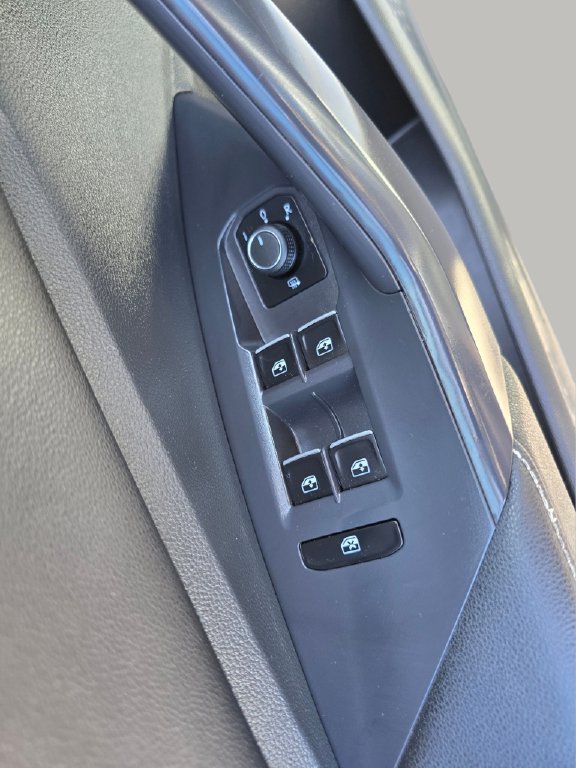 Used 2024 Volkswagen Jetta SE FWD image 48