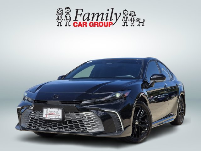 Used 2025 Toyota Camry SE w/ Convenience Package FWD image 1