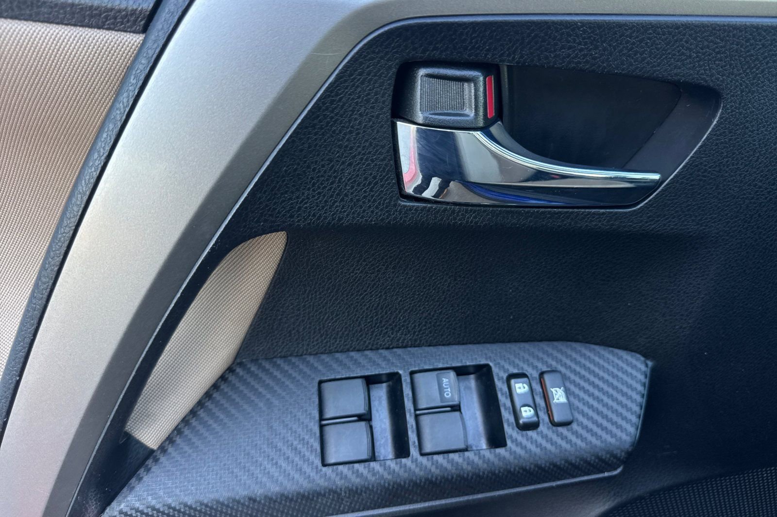 Used 2015 Toyota RAV4 XLE image 11