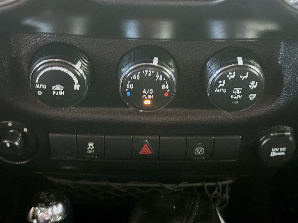 Used 2016 Jeep Wrangler Unlimited Sahara AWD/4WD image 18