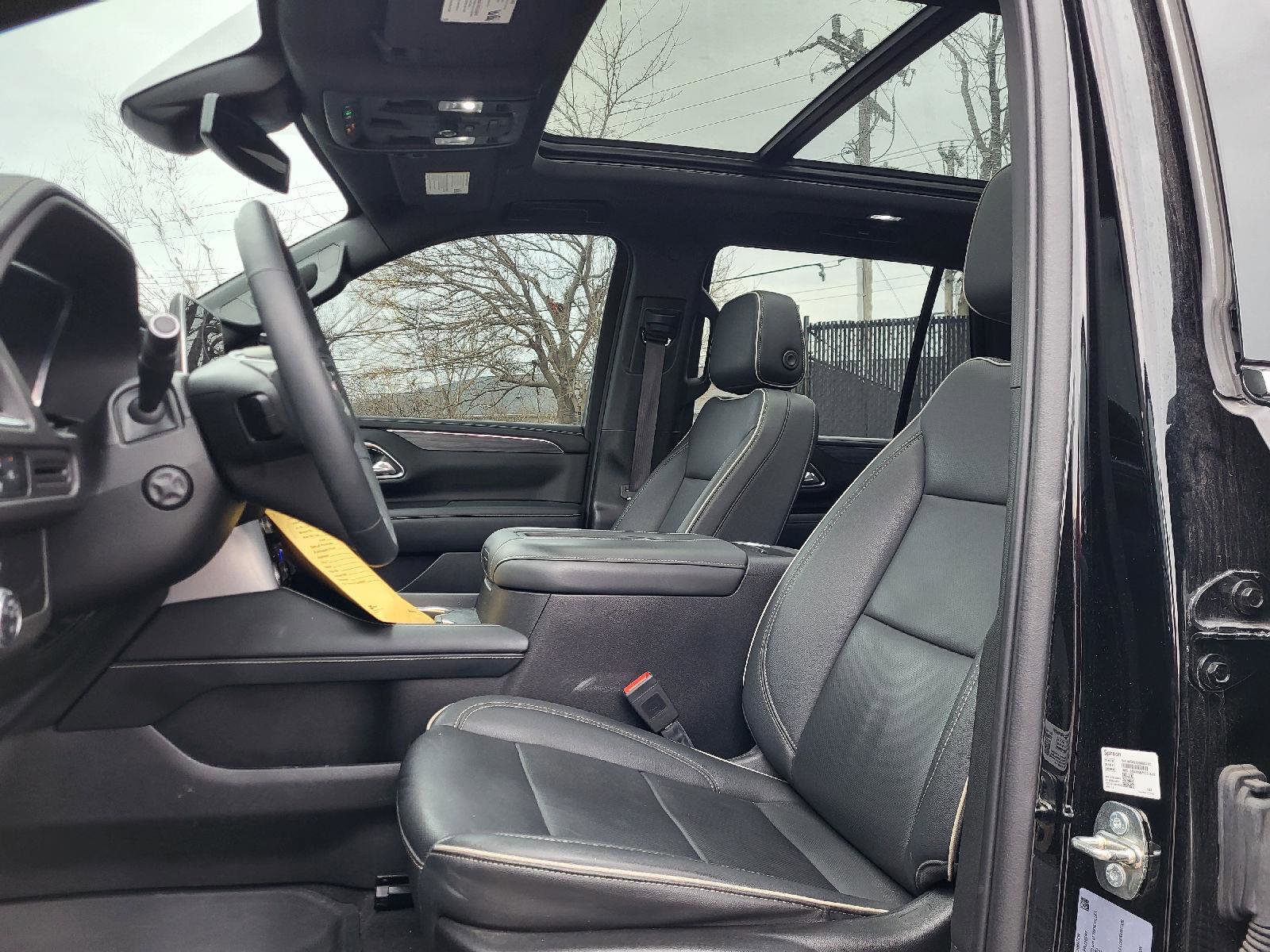 Used 2023 GMC Yukon SLT w/ SLT Premium Package image 9