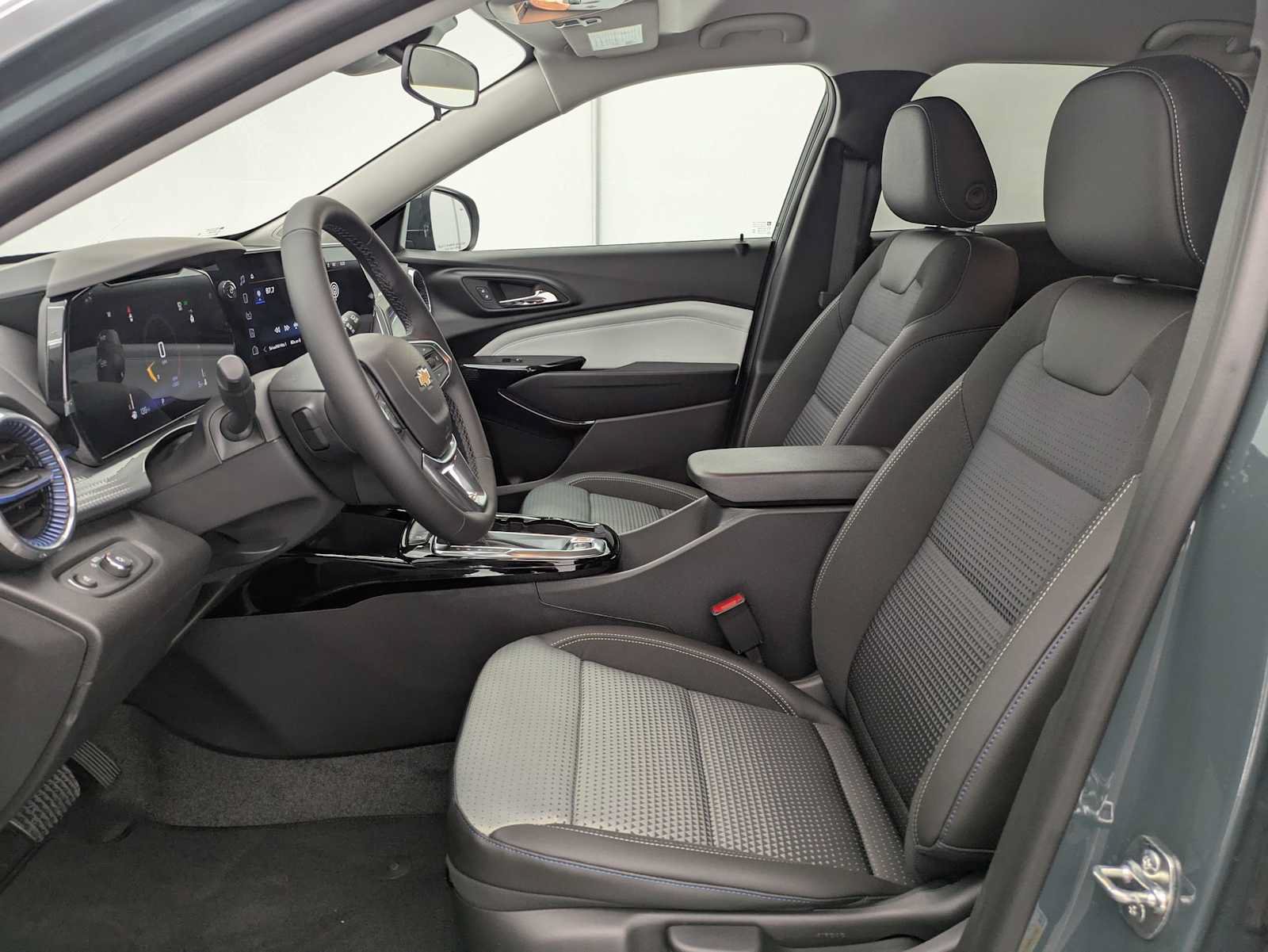 New 2026 Chevrolet Trax LT w/ Driver Confidence Package FWD image 17