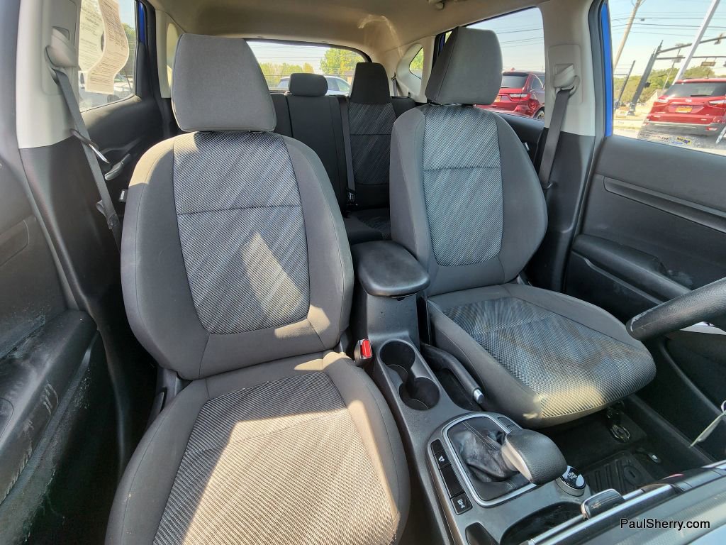 Used 2023 Kia Seltos LX AWD/4WD image 2