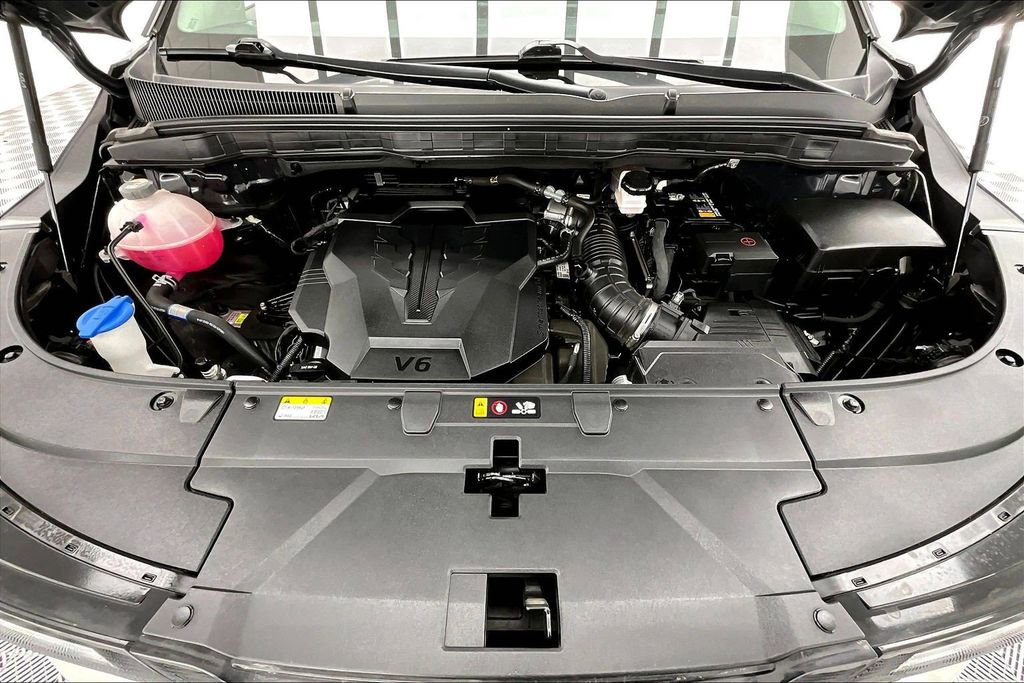 Used 2025 Kia Carnival image 10