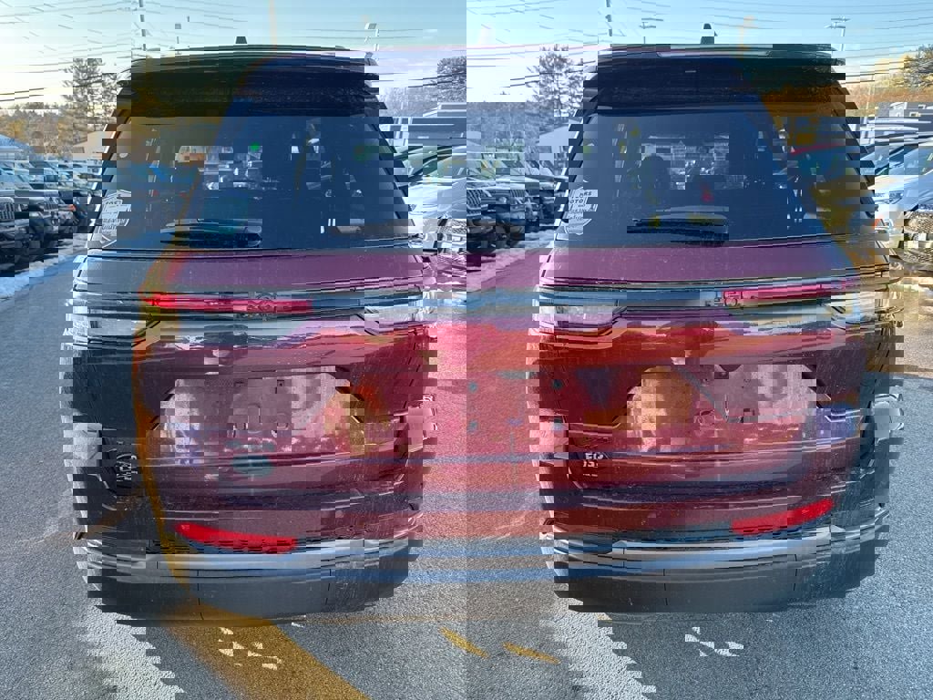 New 2026 Jeep Grand Cherokee Laredo image 4