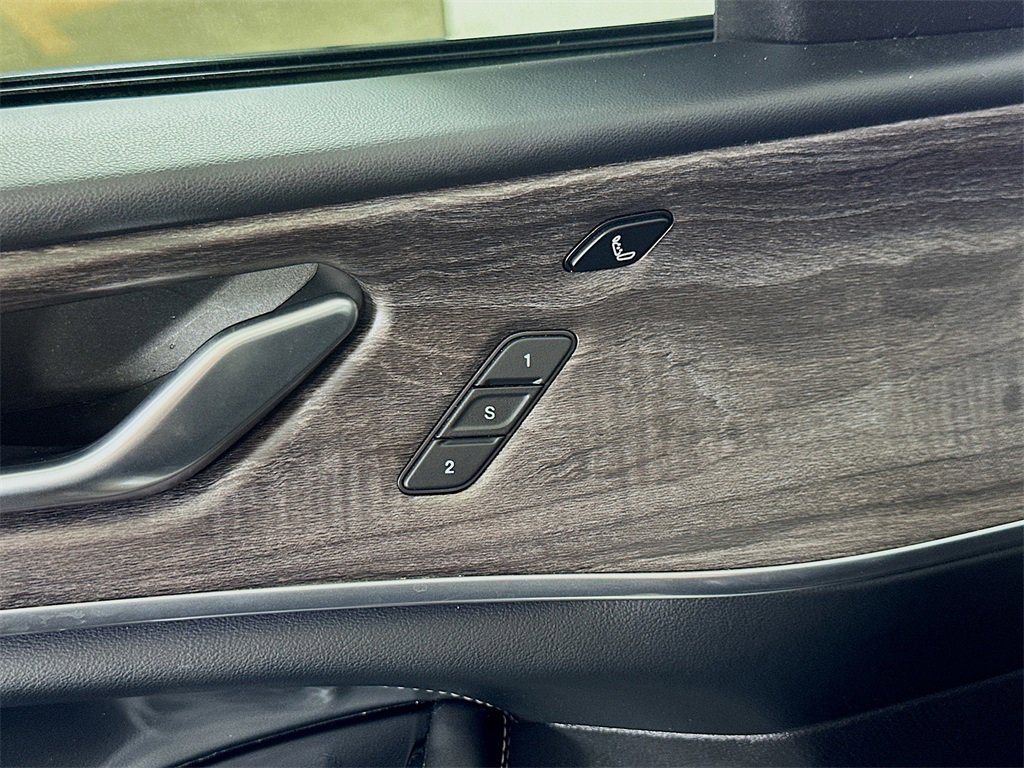 Used 2021 Jeep Grand Cherokee L Overland w/ Luxury Tech Group IV image 22