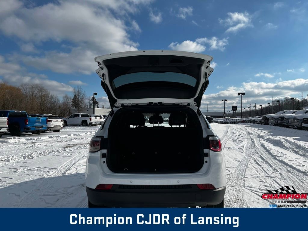 Used 2025 Jeep Compass Limited image 8