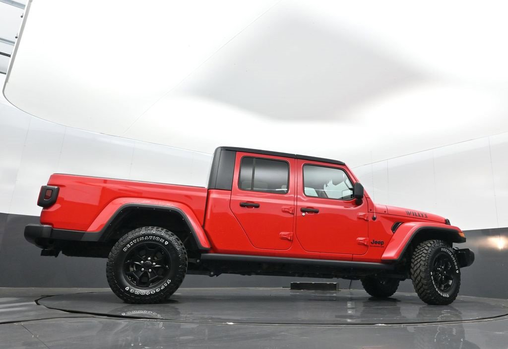 Certified 2022 Jeep Gladiator Willys image 32