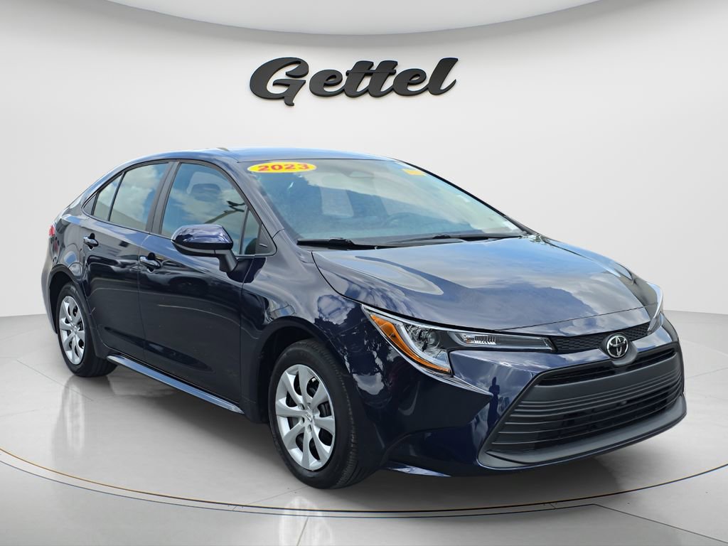 Used 2023 Toyota Corolla LE image 2