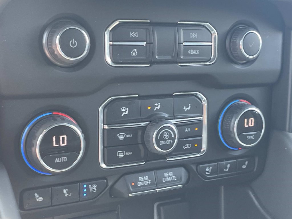 Used 2023 Chevrolet Suburban Premier AWD/4WD image 24