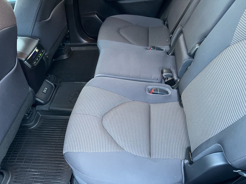 Used 2023 Toyota Highlander LE image 24