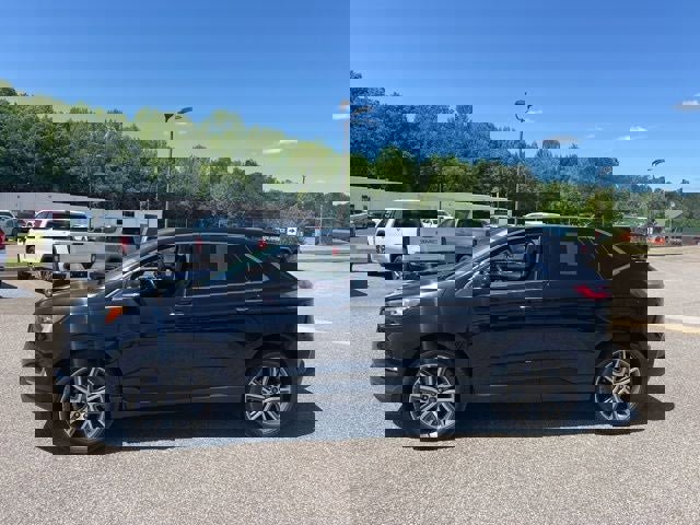 Used 2022 Ford Edge Titanium w/ Class II Trailer Tow Package AWD/4WD image 3