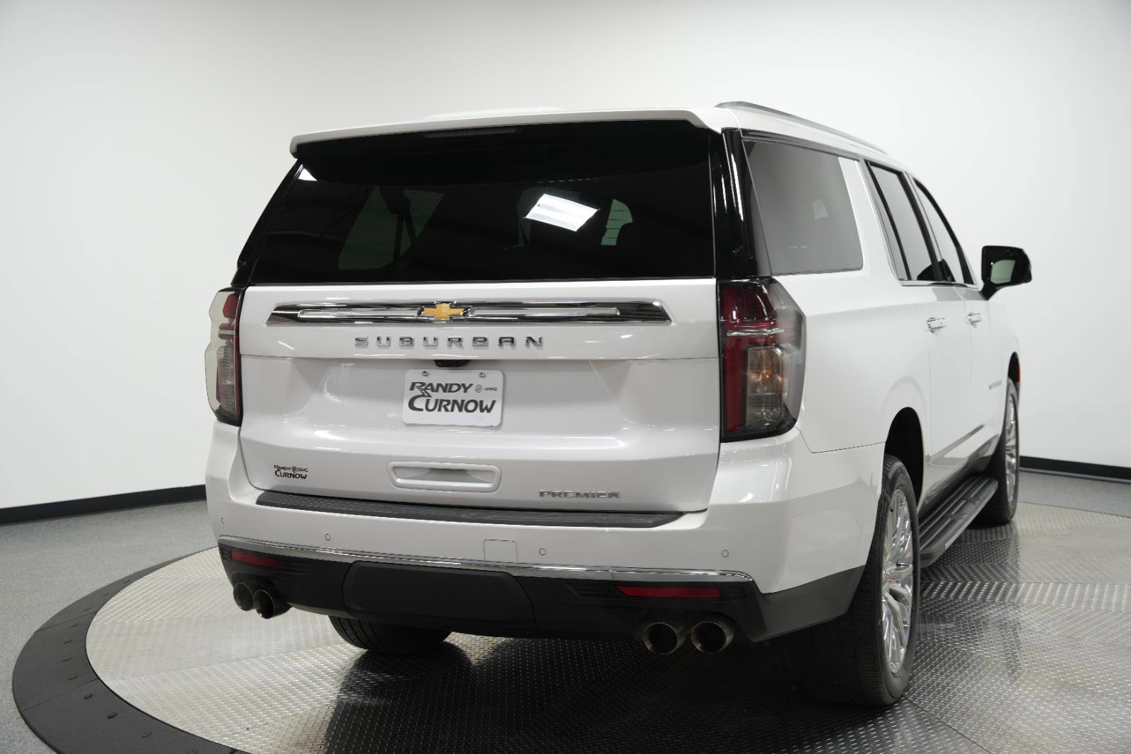 Used 2024 Chevrolet Suburban Premier w/ Premium Package image 8