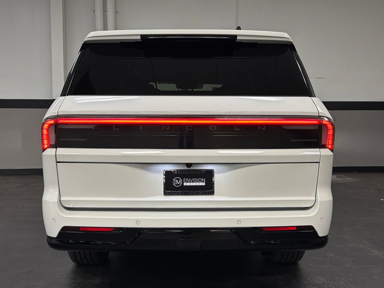 Used 2025 Lincoln Navigator L Reserve w/ Jet Appearance Package AWD/4WD image 10