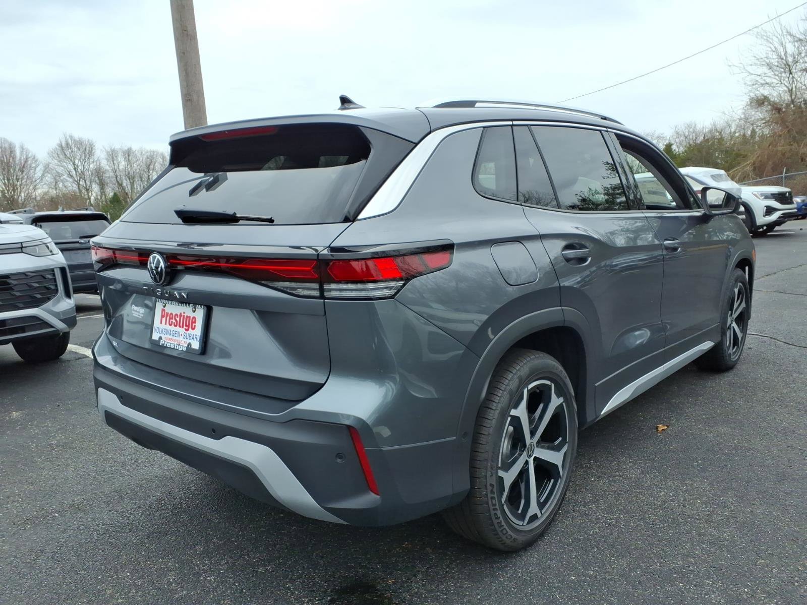 New 2026 Volkswagen Tiguan SE image 2