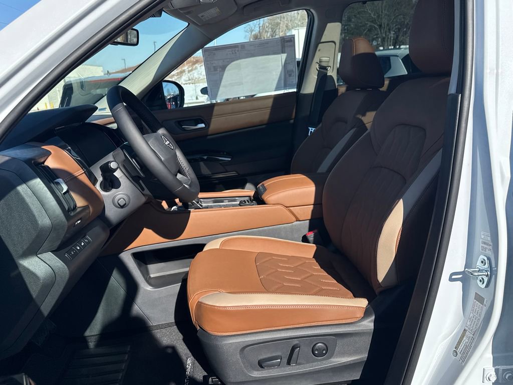 New 2026 Nissan Pathfinder Platinum image 10