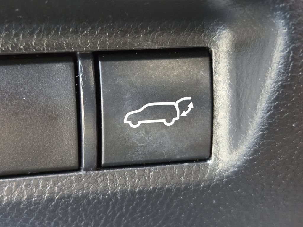 Used 2022 Toyota RAV4 XSE AWD/4WD image 12
