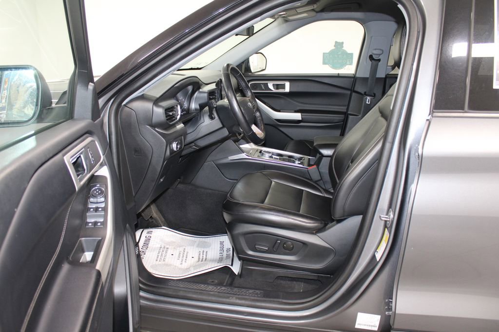 Used 2022 Ford Explorer XLT w/ Equipment Group 202A image 22
