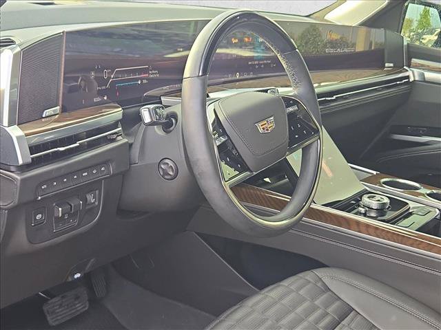 Used 2025 Cadillac Escalade ESV Sport Platinum w/ LPO, ONYX Package AWD/4WD image 10