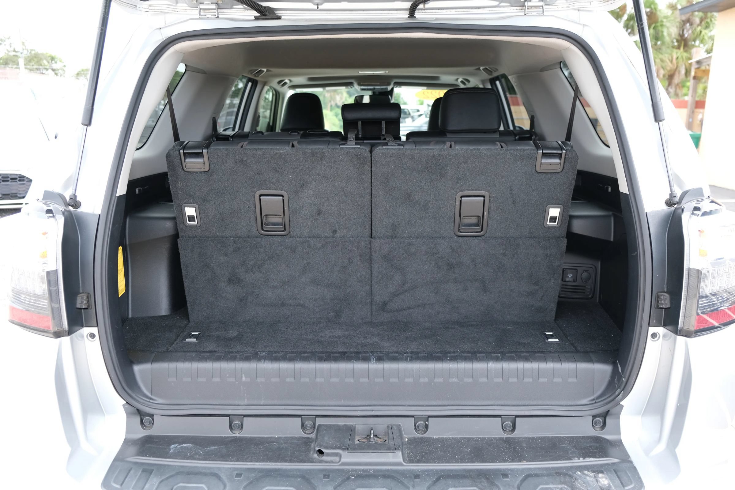 Used 2022 Toyota 4Runner SR5 Premium w/ Moonroof Package AWD/4WD image 15