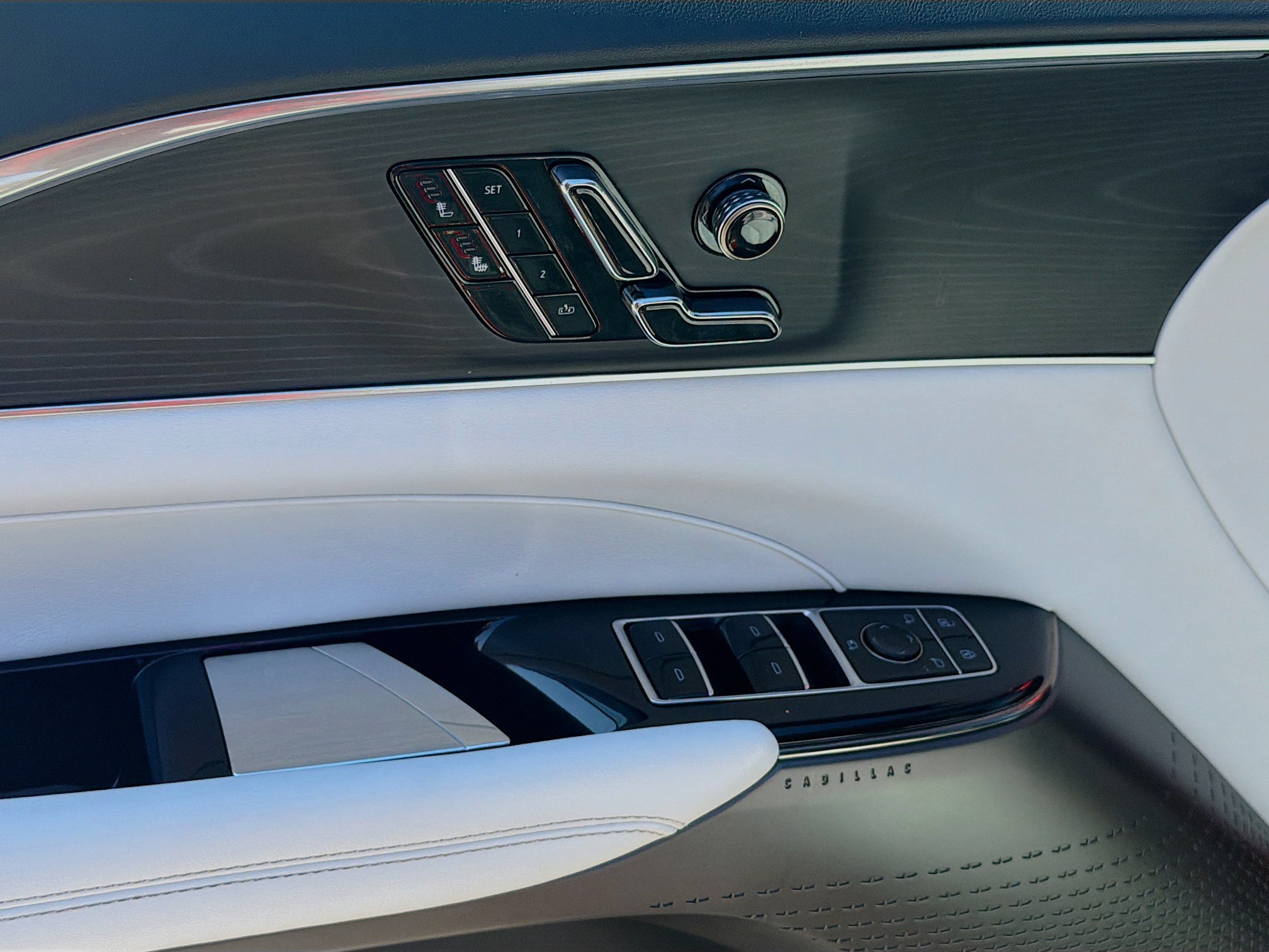 Used 2024 Cadillac Lyriq Luxury RWD image 17